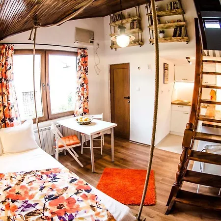 Off Vitosha Blvd Designer Апартаменты *